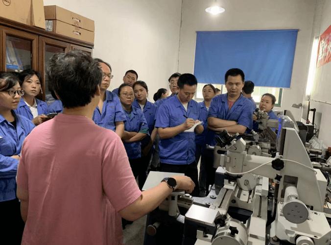淬炼工匠技艺，蓄能再启新程——新天光电与成都新成量光学计量仪器技术研学班圆满开班